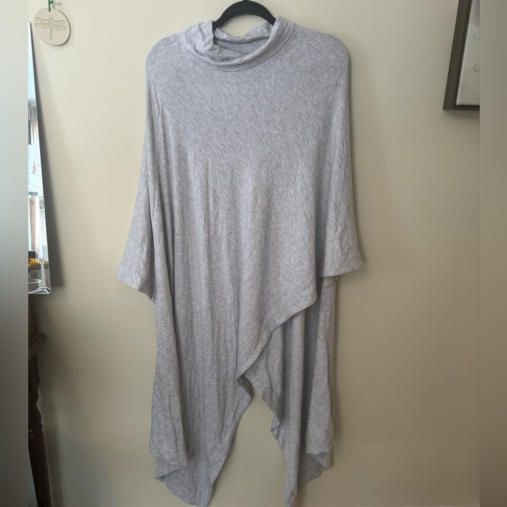 Ann Taylor Poncho / Shall